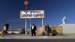 Saul talks to Skylar on a payphone.