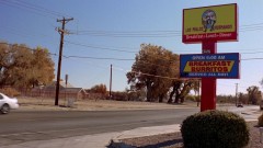 Walt and Jesse wait at Los Pollos Hermanos.