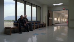 Walt meets Jesse at the hospital.